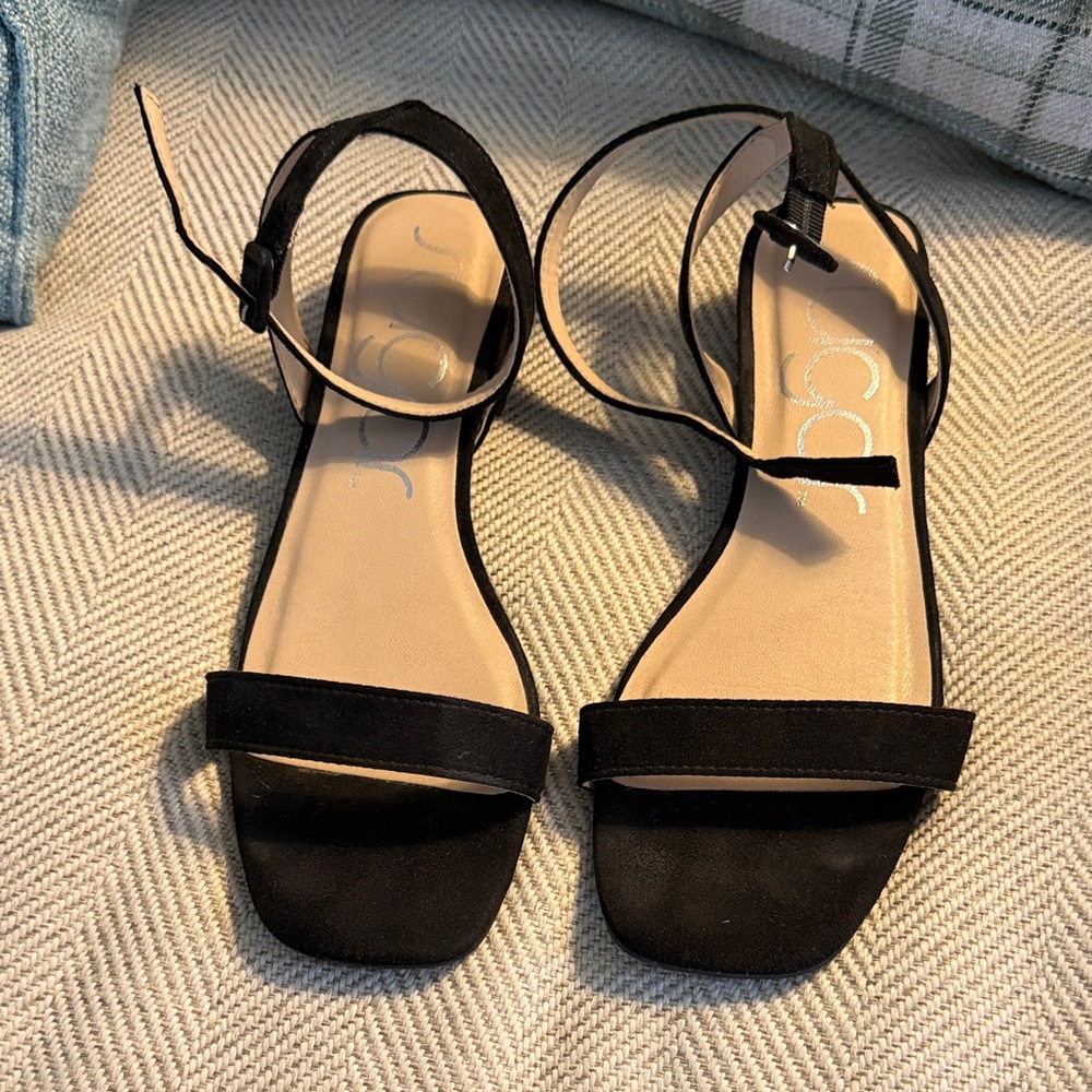 Black Strappy Flat Sandals with ankle strap - Picture 2 of 3